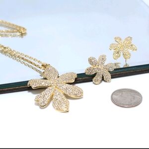 Vince Camuto Gold Flower Pendant Necklace and Earring Set